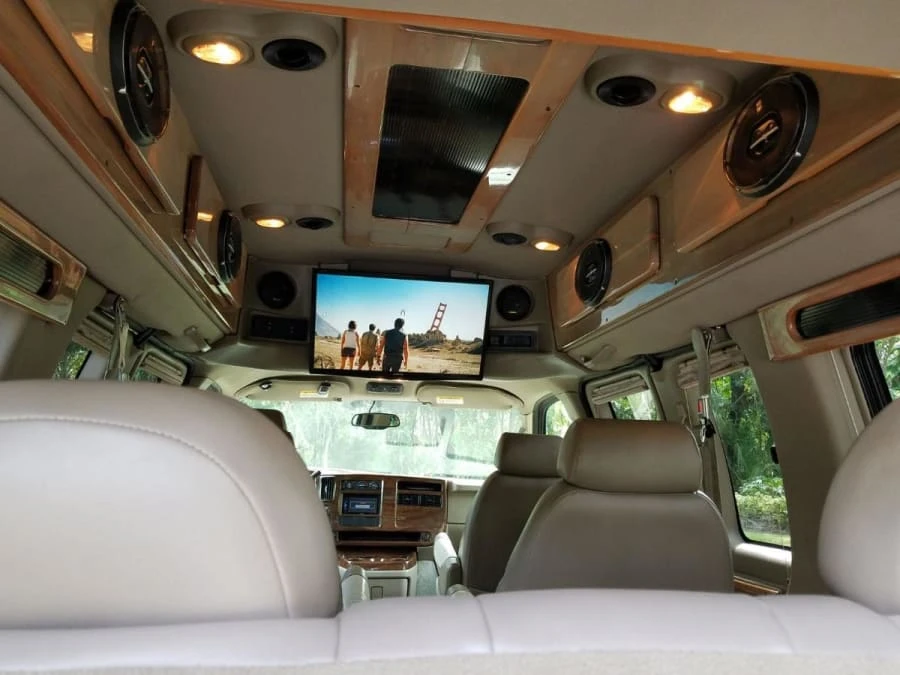 2005 Chevrolet Express - Image 9 of 11
