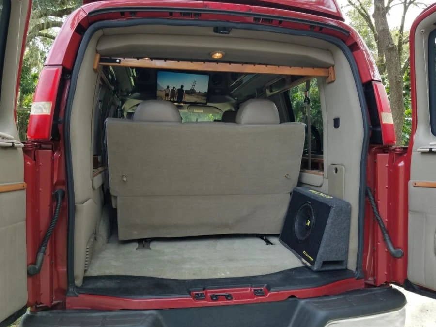 2005 Chevrolet Express - Image 10 of 11