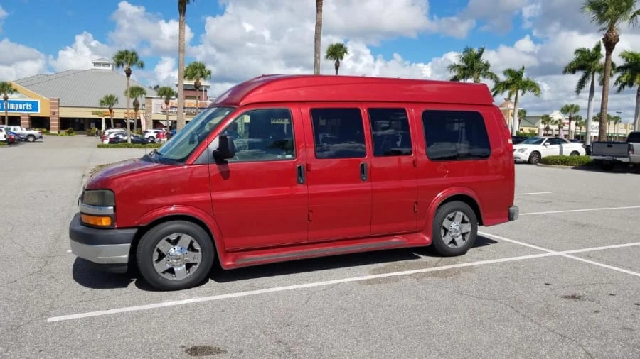 2005 Chevrolet Express - Image 2 of 11