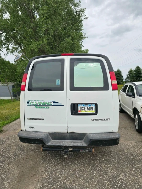 2005 Chevrolet Express - Image 2 of 10