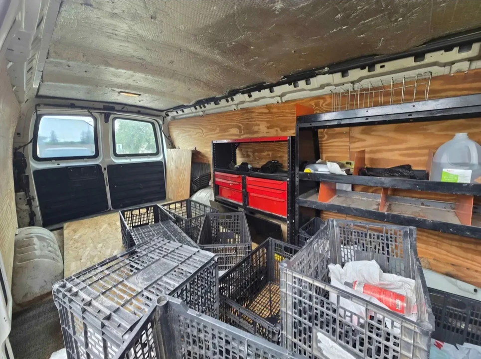 2005 Chevrolet Express - Image 9 of 10