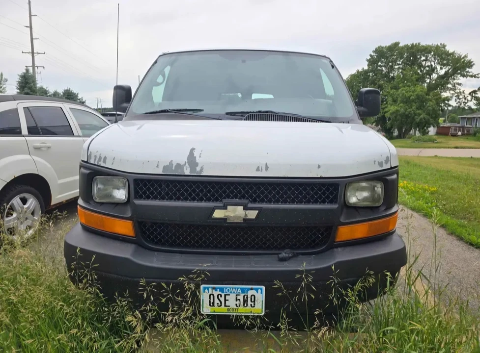 2005 Chevrolet Express - Image 6 of 10