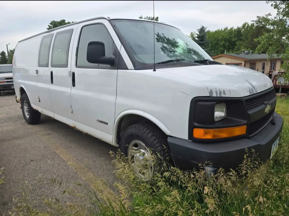 2005 Chevrolet Express - Image 7 of 10