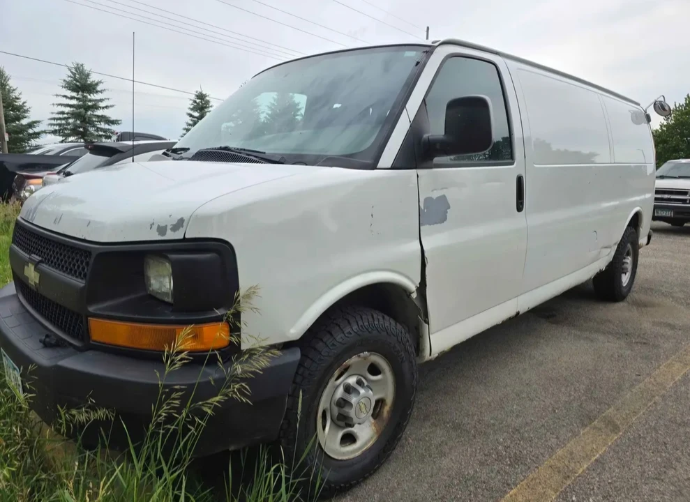 2005 Chevrolet Express - Image 5 of 10