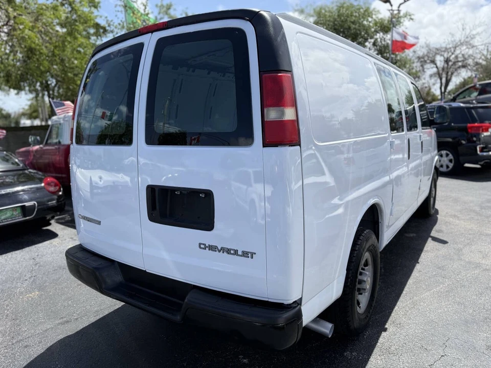2005 Chevrolet Express - Image 5 of 21