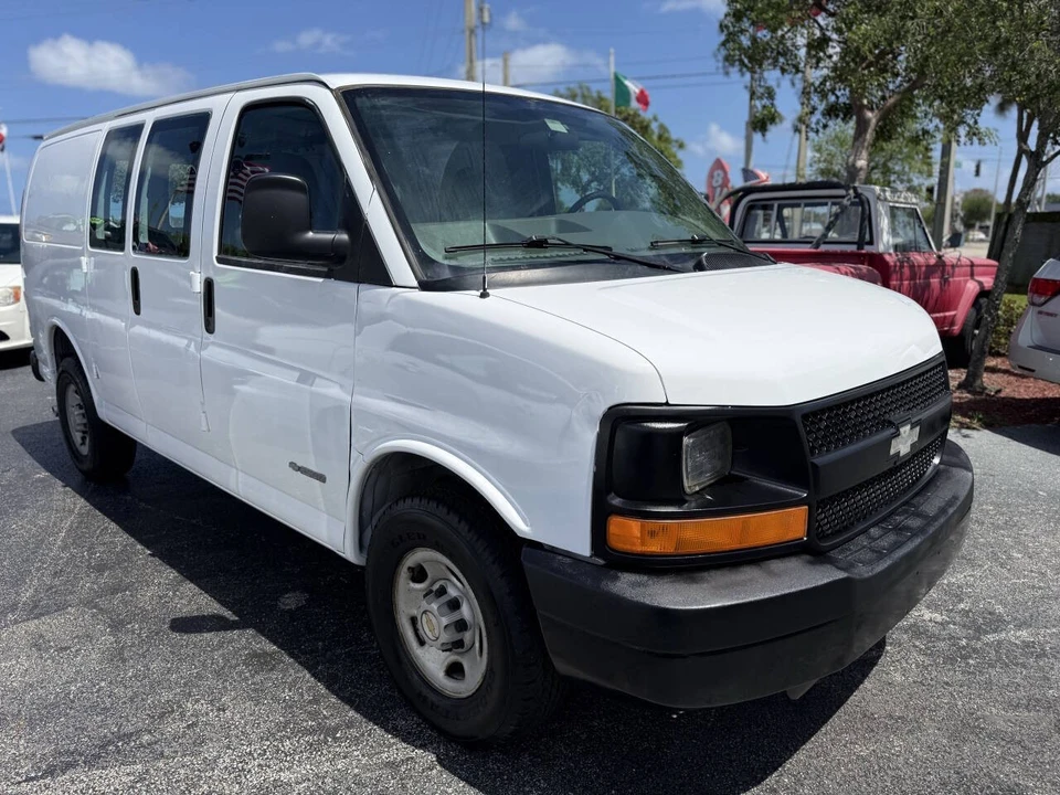 2005 Chevrolet Express - Image 6 of 21