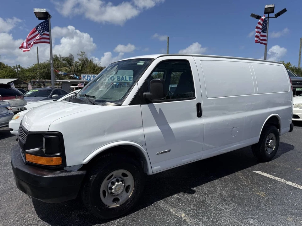 2005 Chevrolet Express - Image 2 of 21