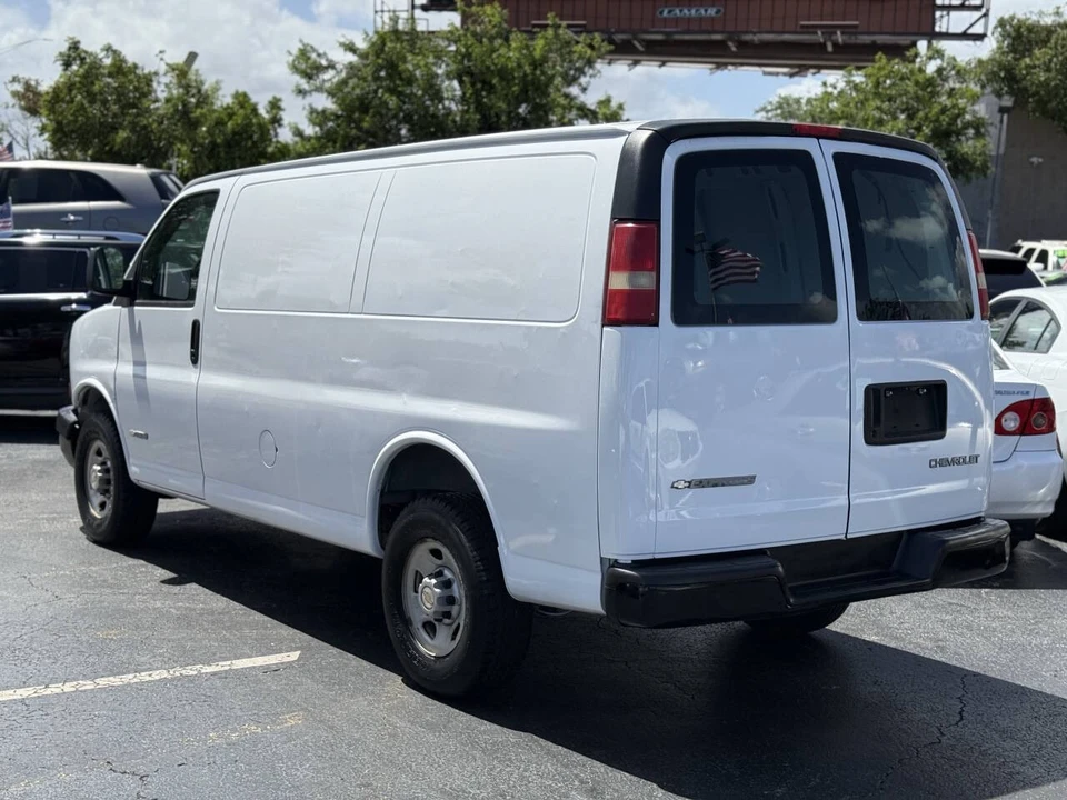 2005 Chevrolet Express - Image 3 of 21