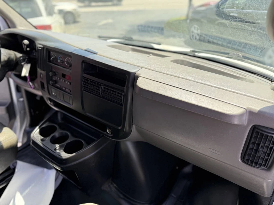 2005 Chevrolet Express - Image 12 of 21