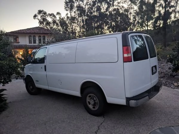 2005 Chevrolet Express - Image 2 of 8