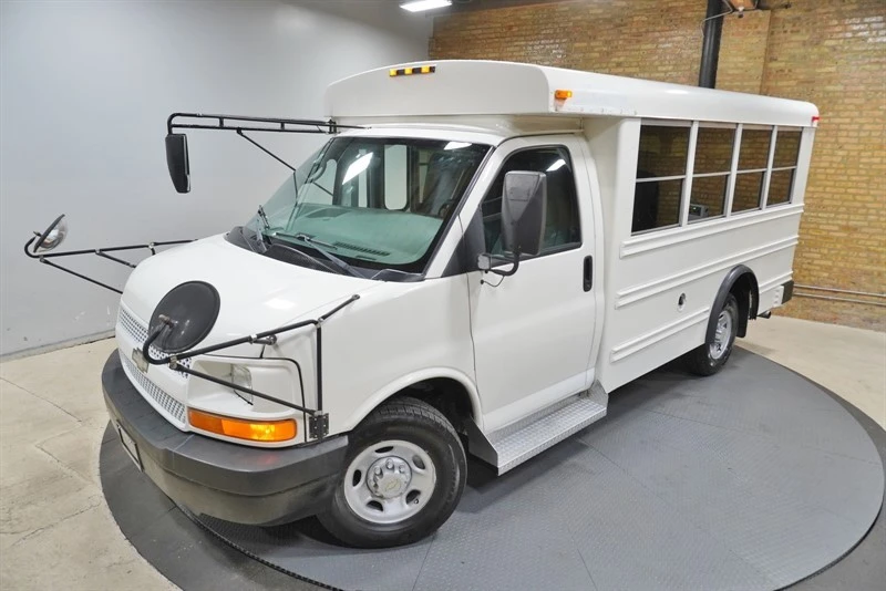 2005 Chevrolet Express - Image 2 of 21