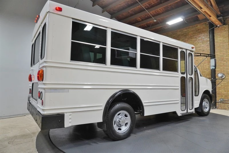 2005 Chevrolet Express - Image 13 of 21