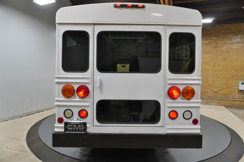 2005 Chevrolet Express - Image 16 of 21