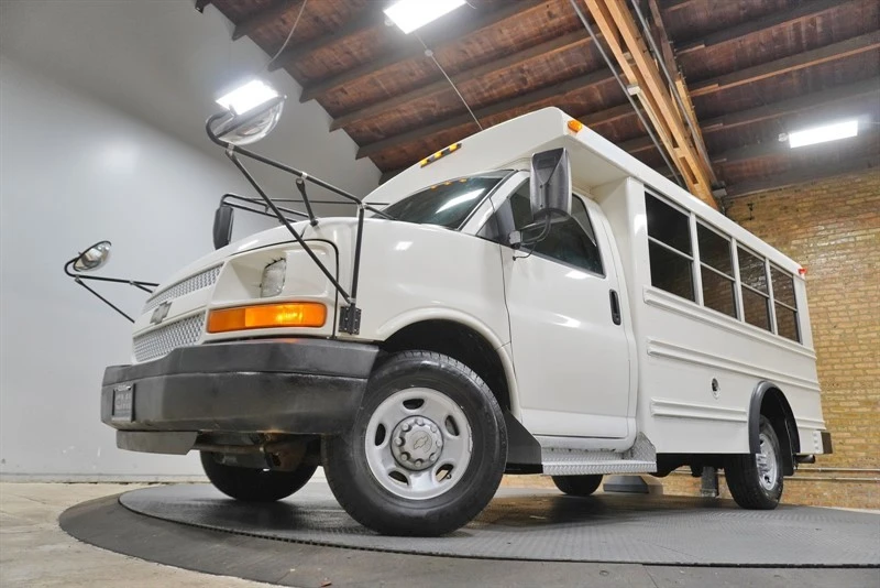 2005 Chevrolet Express - Image 3 of 21