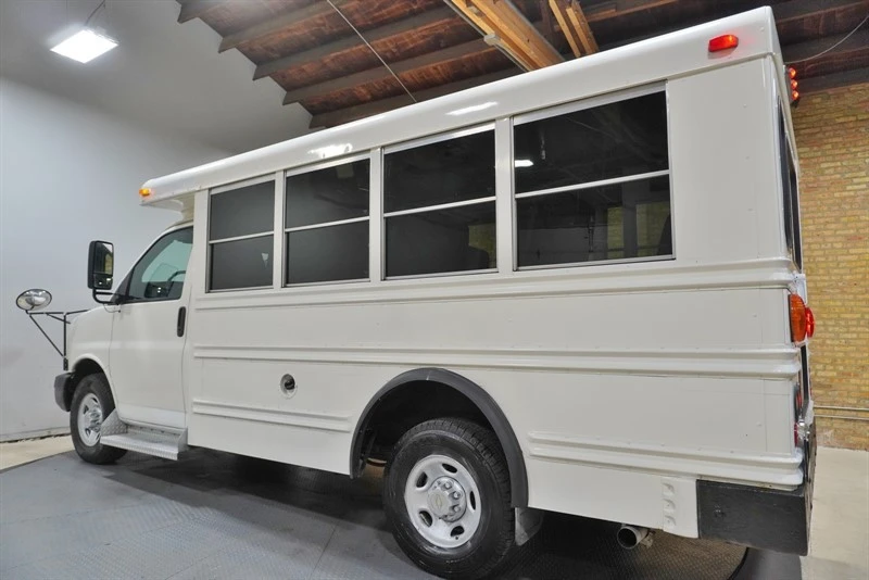 2005 Chevrolet Express - Image 19 of 21