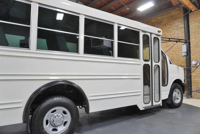 2005 Chevrolet Express - Image 14 of 21