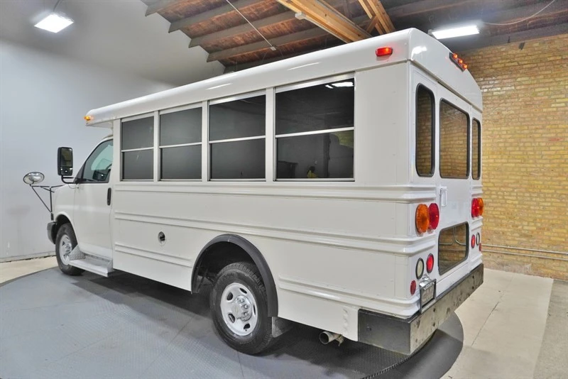 2005 Chevrolet Express - Image 17 of 21