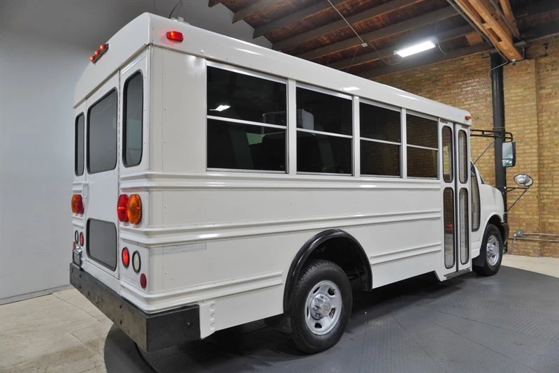 2005 Chevrolet Express - Image 11 of 21