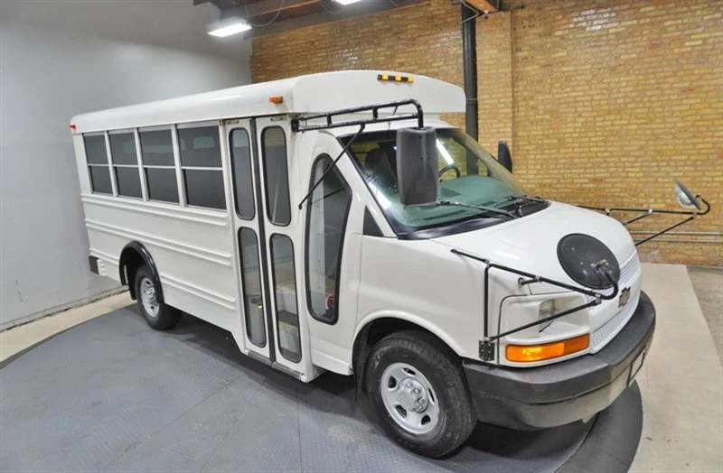 2005 Chevrolet Express - Image 8 of 21
