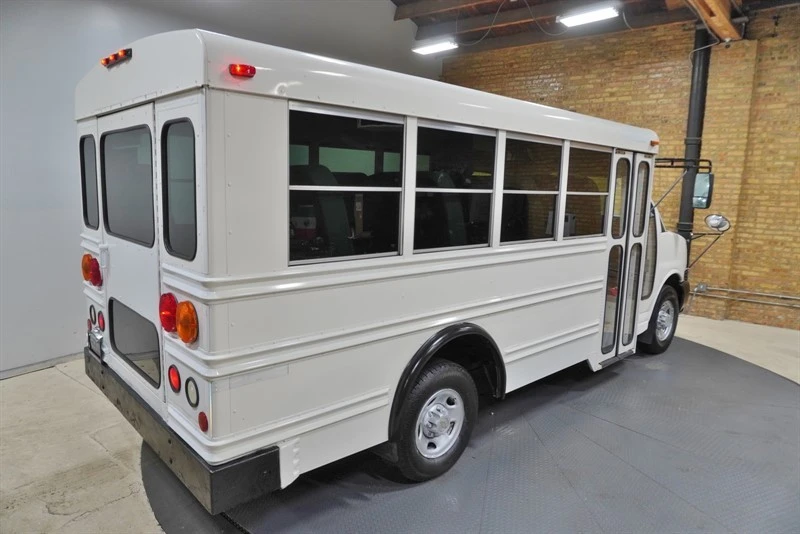 2005 Chevrolet Express - Image 12 of 21