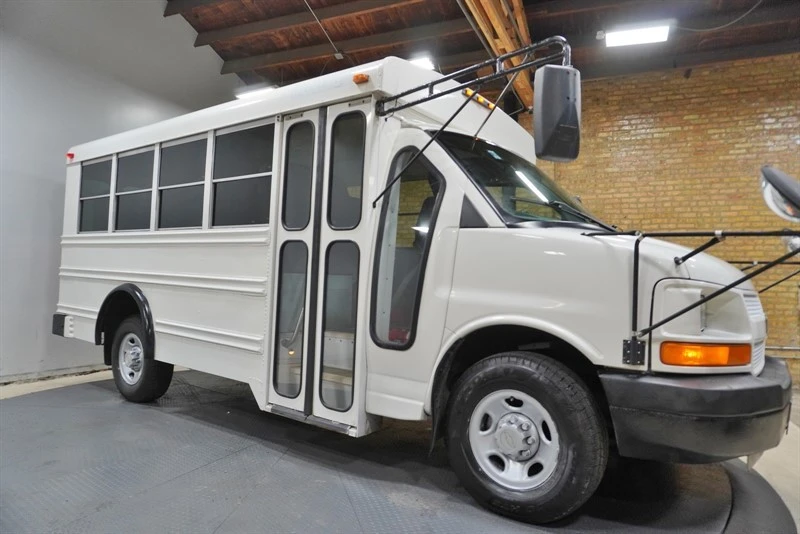 2005 Chevrolet Express - Image 9 of 21