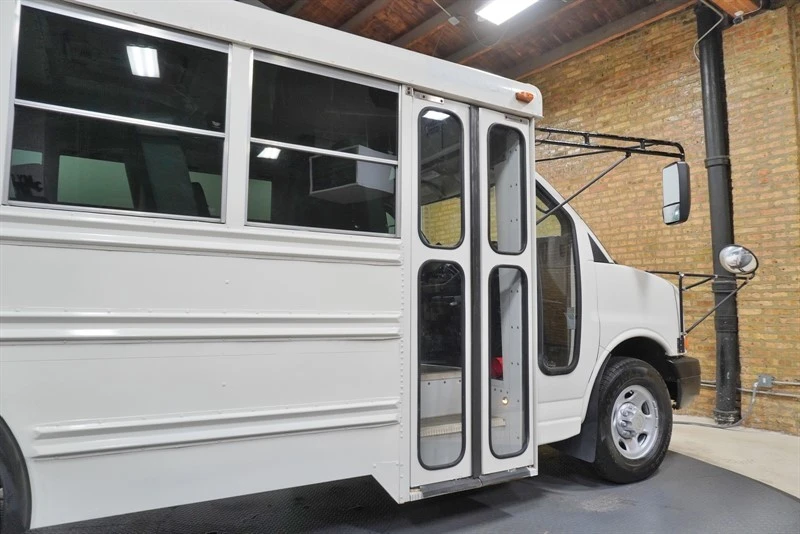 2005 Chevrolet Express - Image 15 of 21