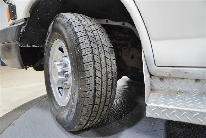 2005 Chevrolet Express - Image 5 of 21