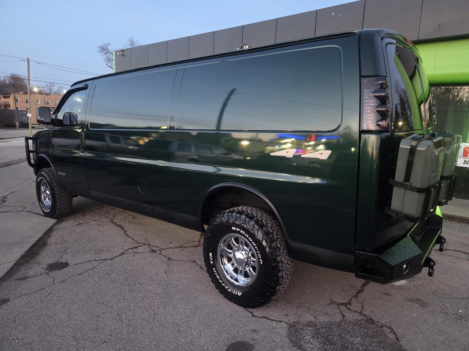 2005 Chevrolet Express - Image 7 of 21