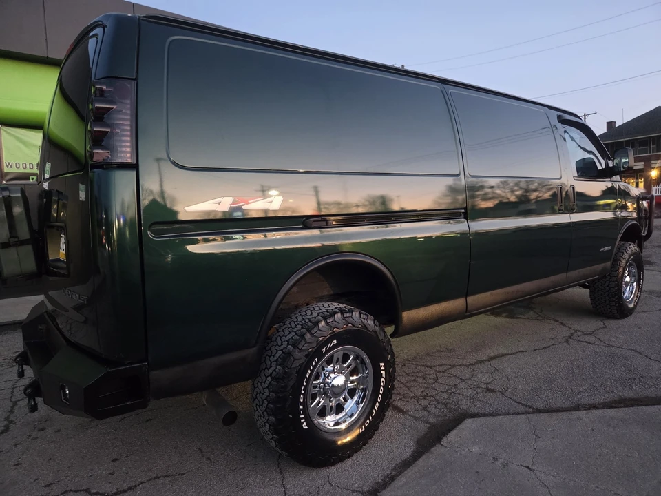 2005 Chevrolet Express - Image 11 of 21
