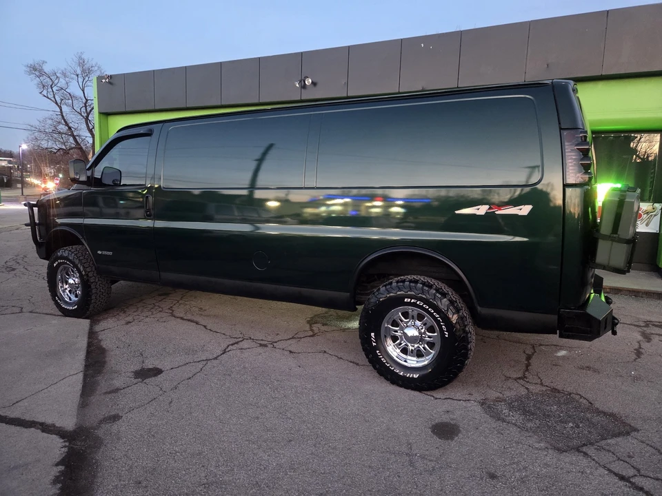 2005 Chevrolet Express - Image 6 of 21