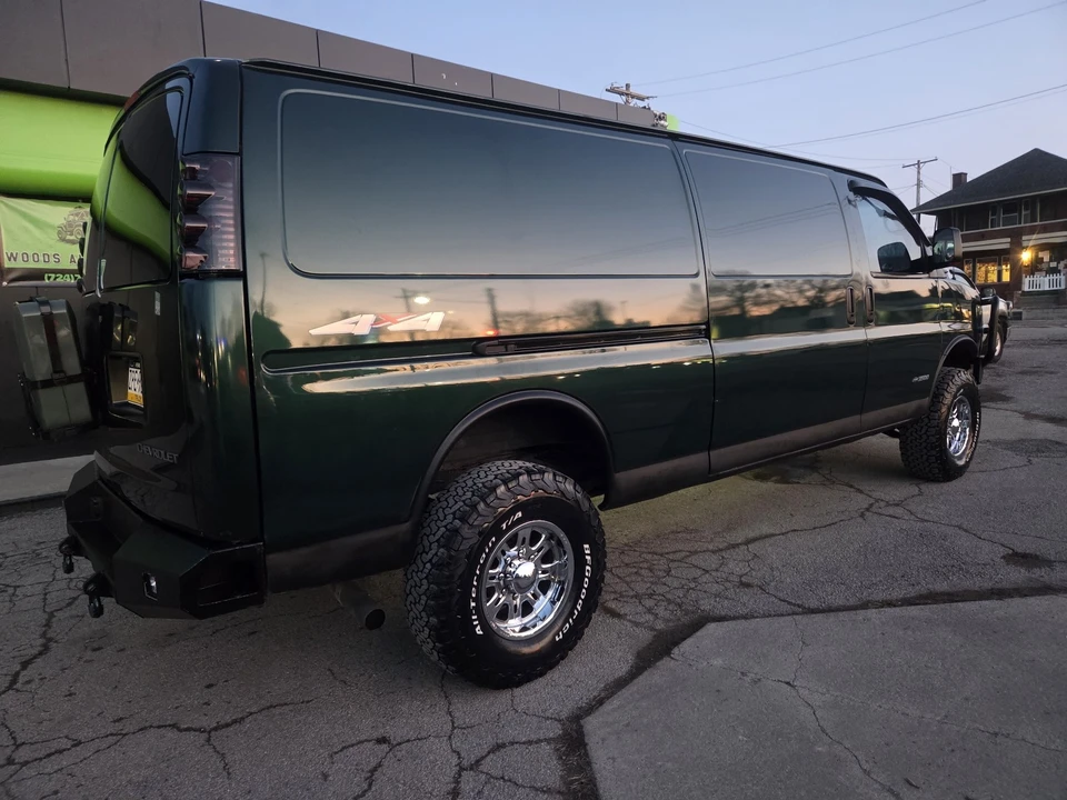 2005 Chevrolet Express - Image 12 of 21