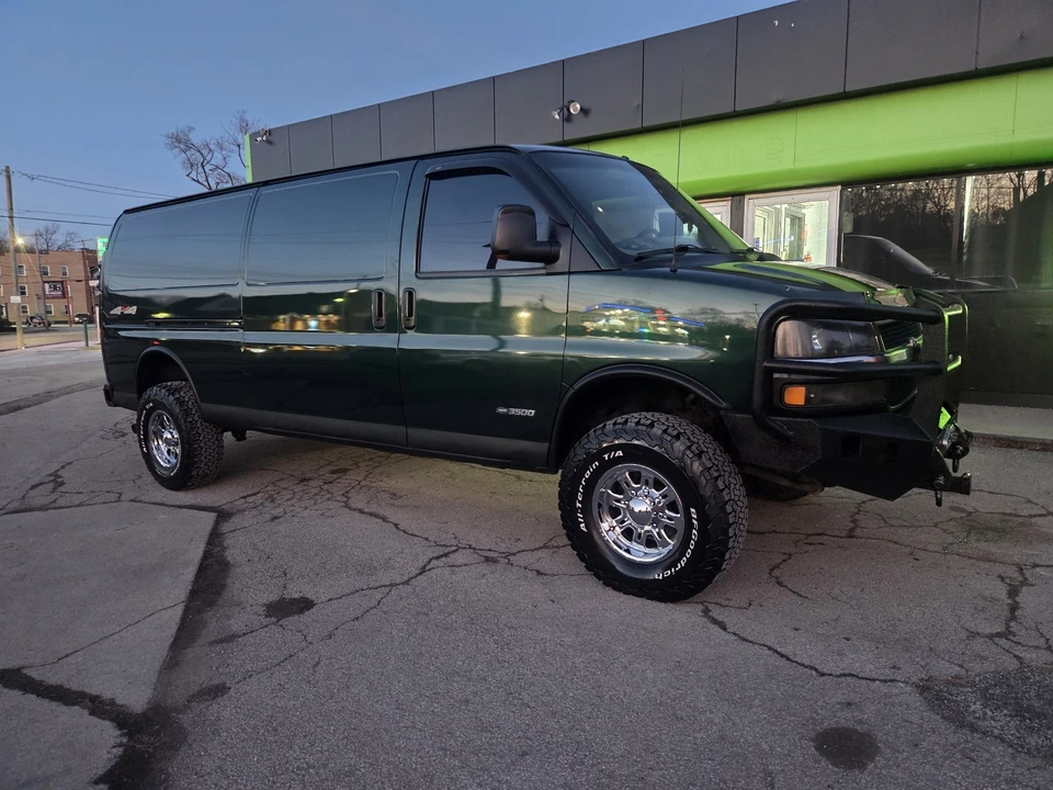 2005 Chevrolet Express - Image 15 of 21