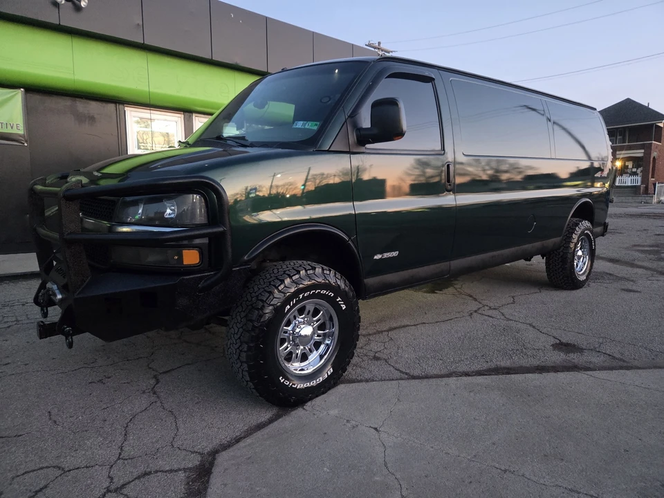 2005 Chevrolet Express - Image 2 of 21