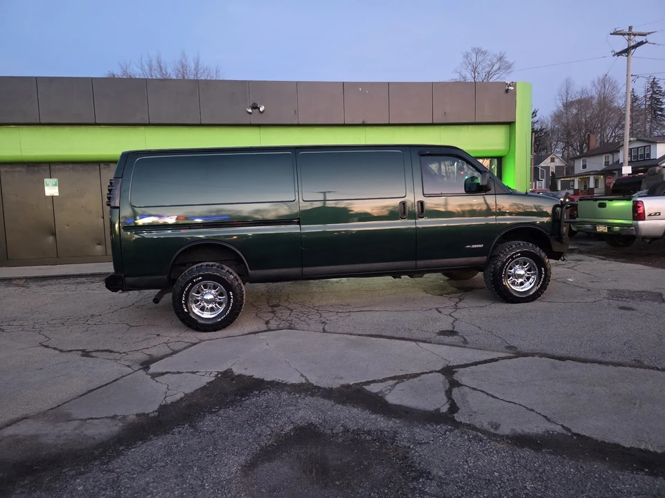 2005 Chevrolet Express - Image 14 of 21
