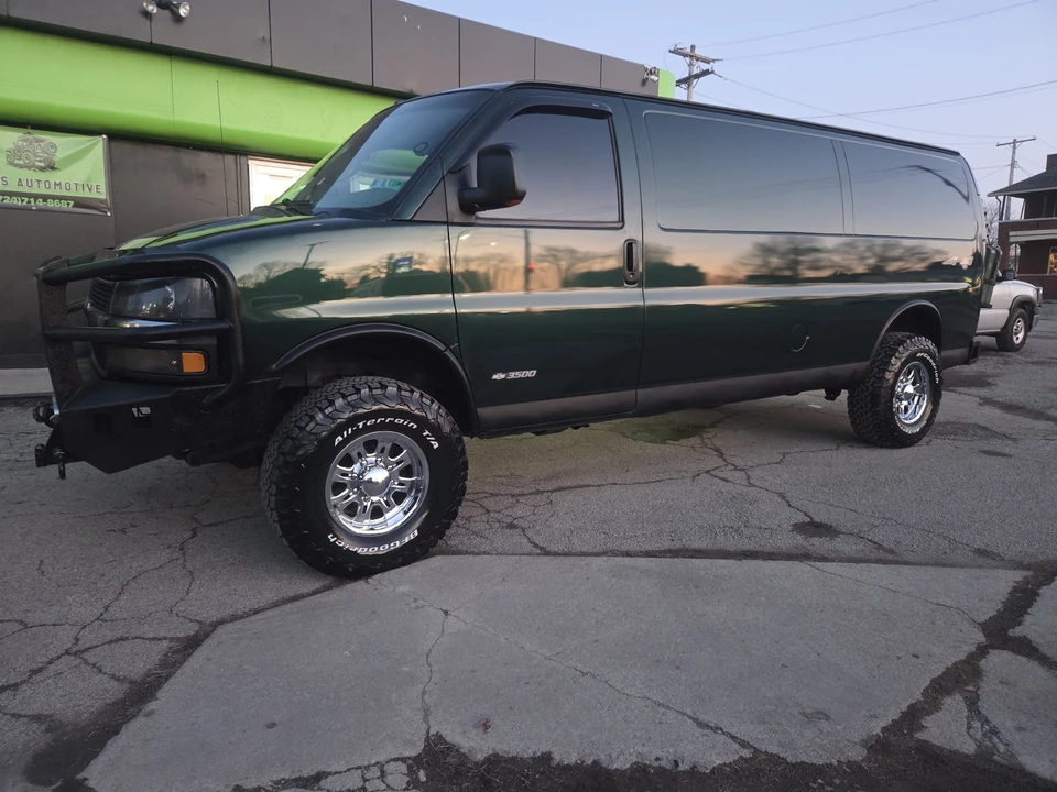 2005 Chevrolet Express - Image 3 of 21