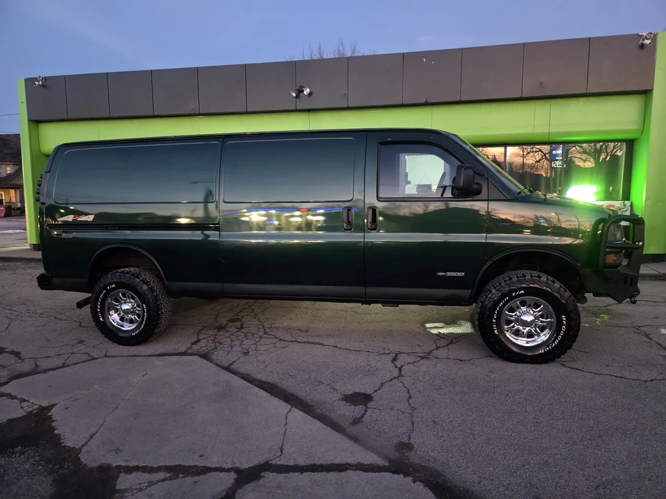 2005 Chevrolet Express - Image 17 of 21