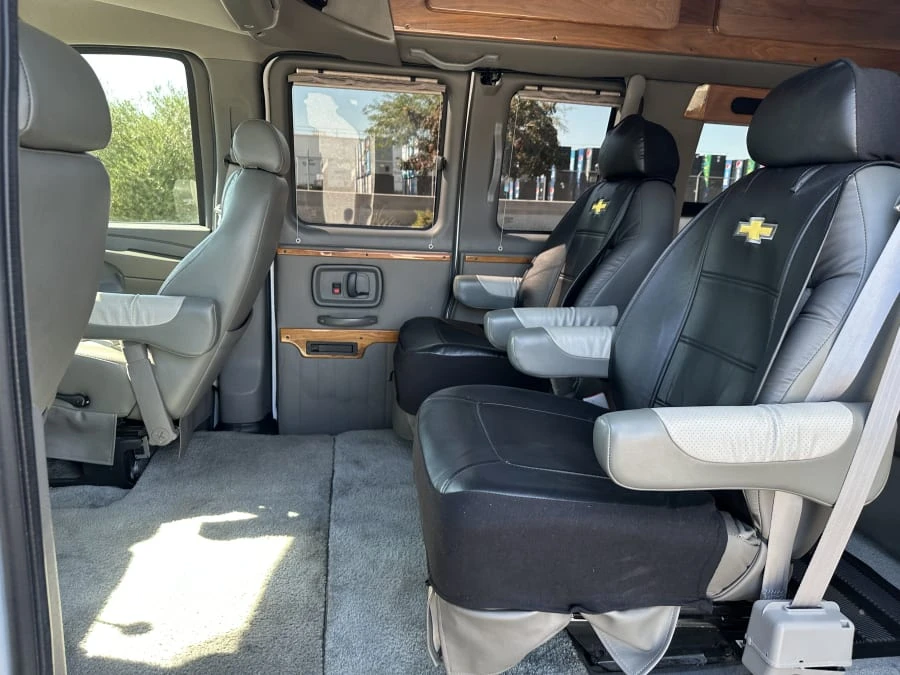 2005 Chevrolet Express - Image 22 of 25