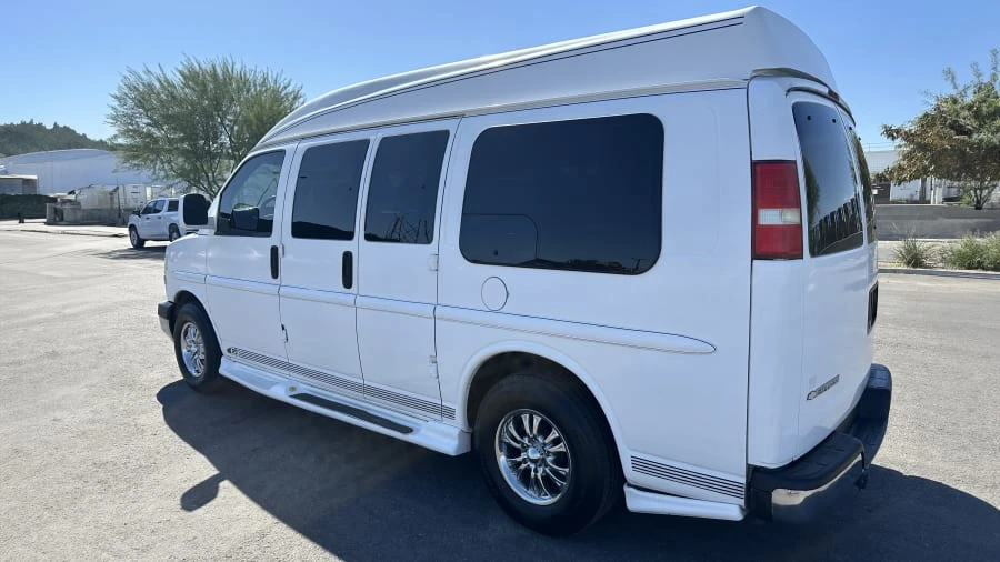 2005 Chevrolet Express - Image 9 of 25