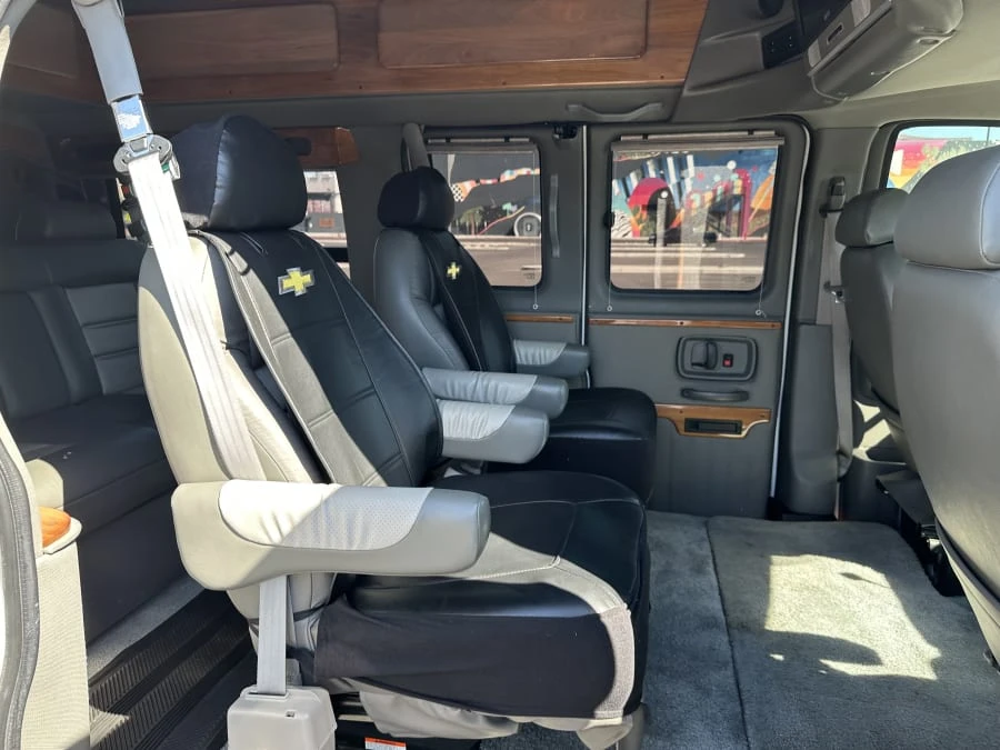 2005 Chevrolet Express - Image 18 of 25