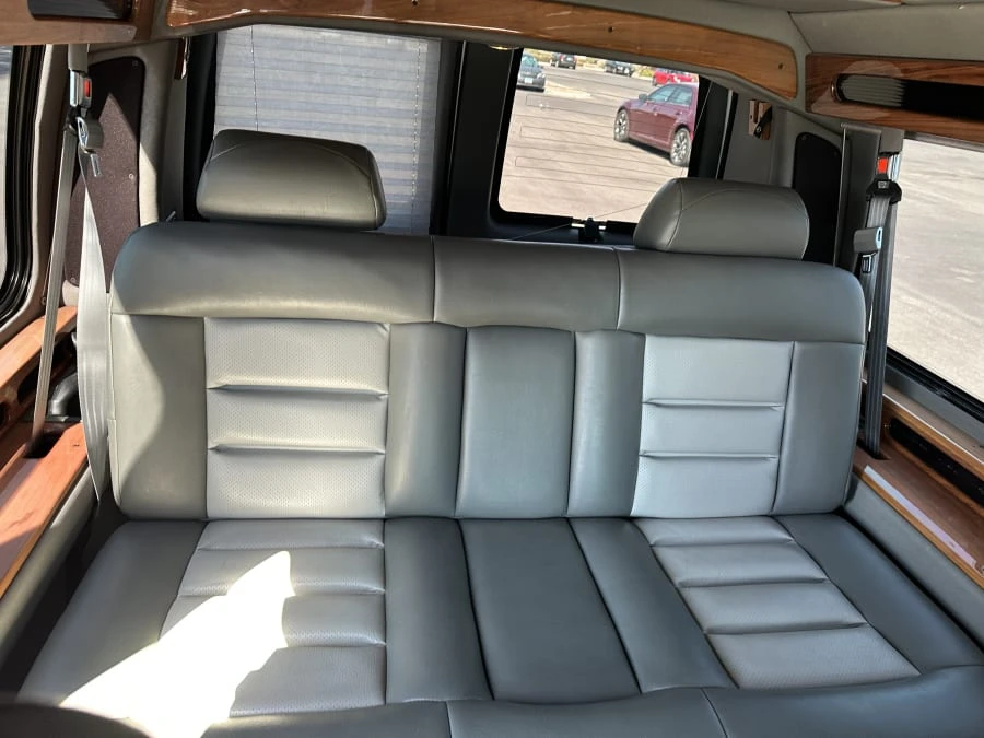 2005 Chevrolet Express - Image 21 of 25