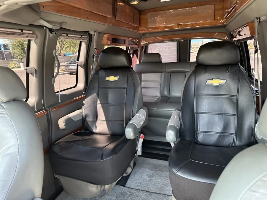 2005 Chevrolet Express - Image 13 of 25