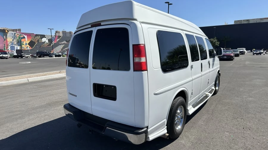 2005 Chevrolet Express - Image 3 of 25