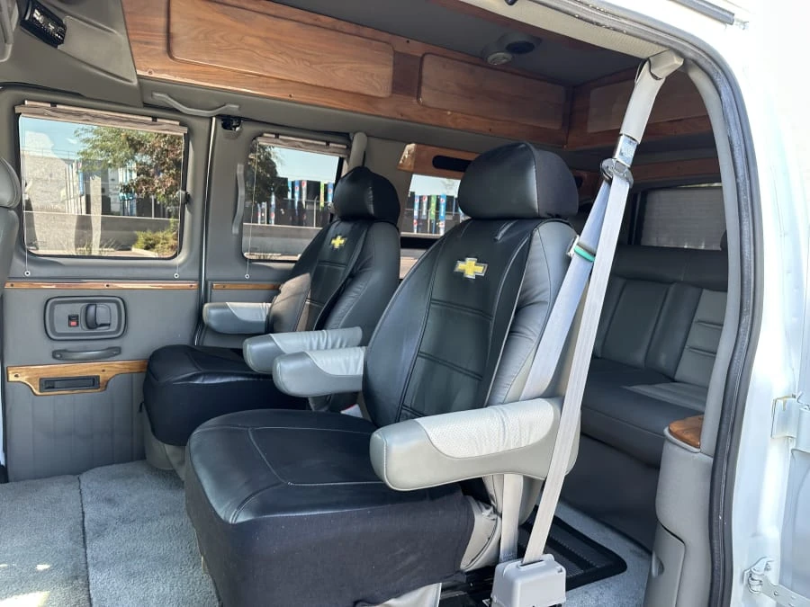 2005 Chevrolet Express - Image 23 of 25