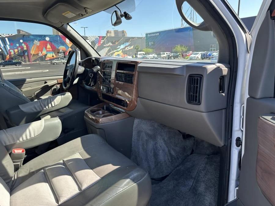 2005 Chevrolet Express - Image 16 of 25