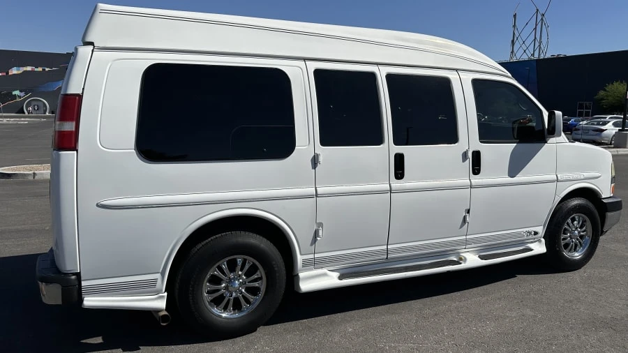 2005 Chevrolet Express - Image 8 of 25