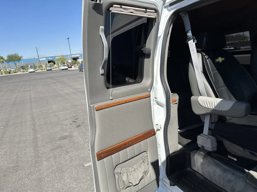 2005 Chevrolet Express - Image 19 of 25