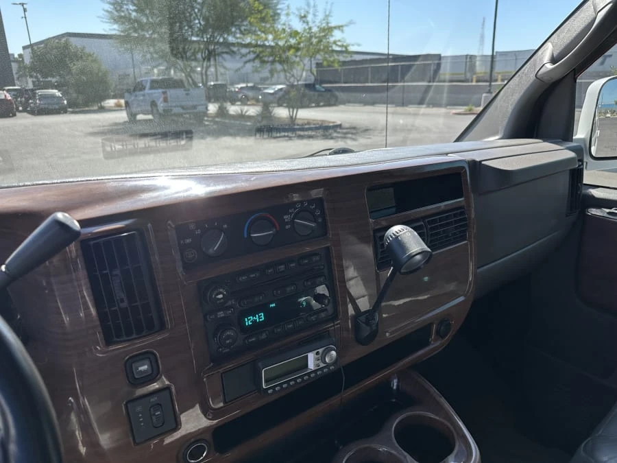 2005 Chevrolet Express - Image 14 of 25