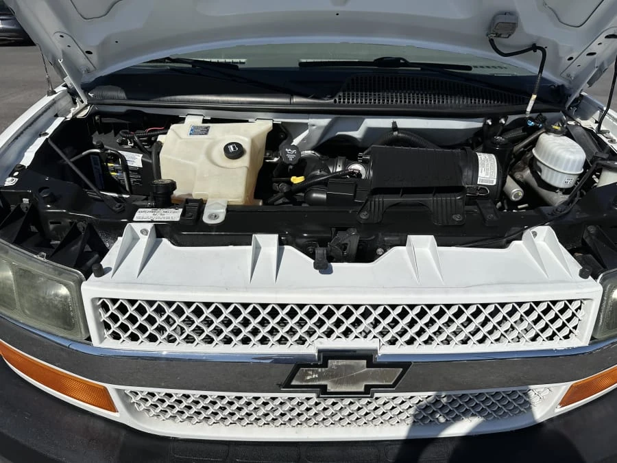 2005 Chevrolet Express - Image 25 of 25