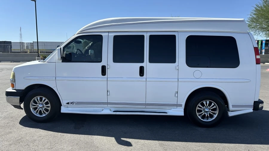 2005 Chevrolet Express - Image 7 of 25