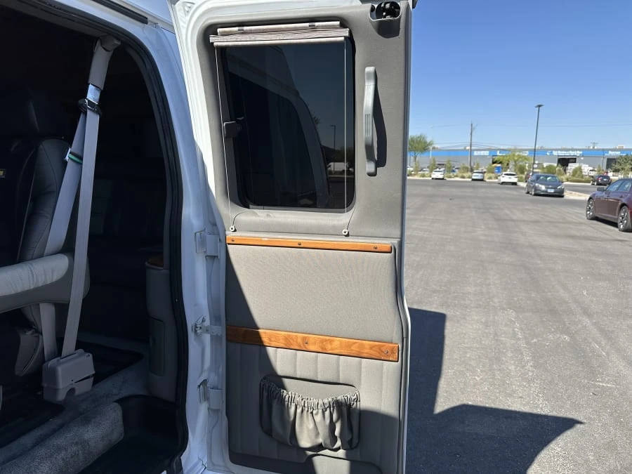 2005 Chevrolet Express - Image 24 of 25